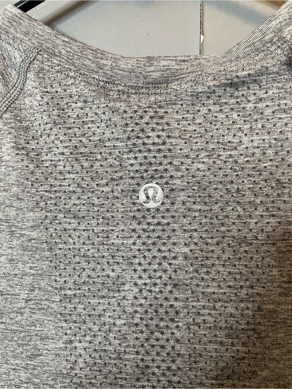 Lululemon Swiftly tech hip length short sleeve Crewneck tee Gray size 10 - Picture 9 of 10